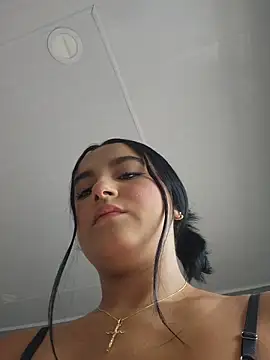 Snapshot of Rosa_Warreen_ chatting on November 16, 2025, 3:17 pm Rosa Warreen online show from November 16, 2025, 3:17 pm