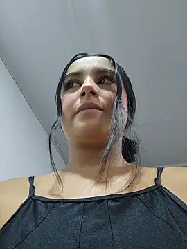 Snapshot of Rosa_Warreen_ chatting on October 16, 2025, 12:46 pm Rosa Warreen online show from October 16, 2025, 12:46 pm