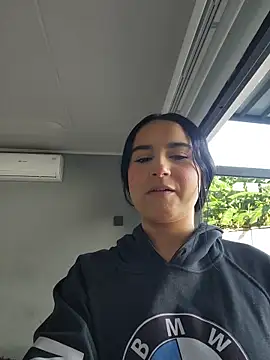 Snapshot of Rosa_Warreen_ chatting on November 10, 2025, 12:21 pm Rosa Warreen online show from November 10, 2025, 12:21 pm