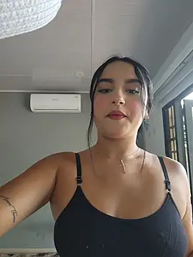 Snapshot of Rosa_Warreen_ chatting on November 23, 2025, 1:32 pm Rosa Warreen online show from November 23, 2025, 1:32 pm