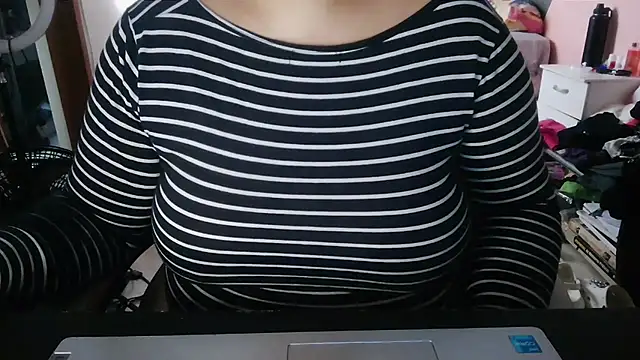nicolebiancardi5 online show from April 7, 2026, 11:56 am