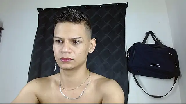 axce1 boy24 online show from October 28, 2025, 12:37 pm