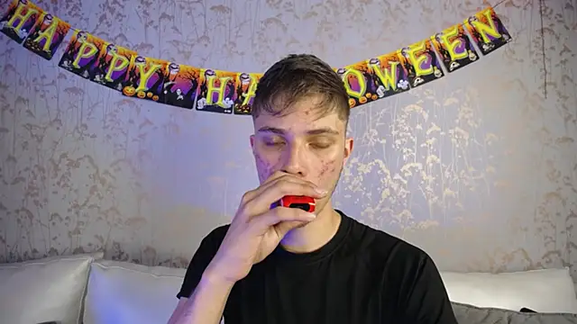 Snapshot of Robbin_Blaze chatting on October 17, 2025, 5:00 am Robbin Blaze online show from October 17, 2025, 5:00 am