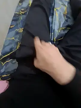 Snapshot of amirzinou chatting on March 23, 2025, 12:04 am amirzinou online show from March 23, 2025, 12:04 am