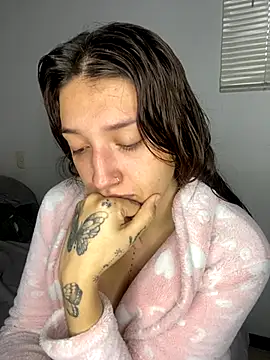 Mia  Gray online show from October 21, 2025, 3:22 pm