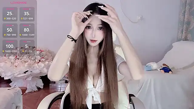 Snapshot of Tsuki-MM chatting on October 1, 2025, 6:40 am Tsuki-MM online show from October 1, 2025, 6:40 am