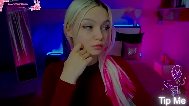 LinaLirian online show from November 22, 2025, 1:32 pm