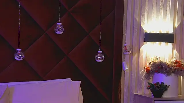 StacyHarland online show from December 16, 2025, 4:39 am