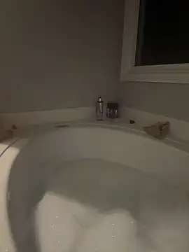 RoyalQueen2u online show from April 11, 2026, 3:36 am