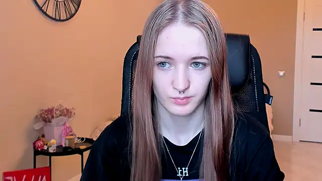 KateKayer online show from November 8, 2025, 10:41 am