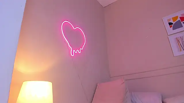  lucia 18 online show from March 22, 2025, 5:52 pm