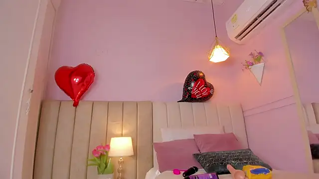  lucia 18 online show from September 22, 2025, 6:58 pm