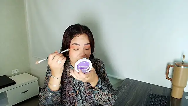 Snapshot of _Victoria_Collins chatting on November 6, 2025, 10:52 am Victoria Collins online show from November 6, 2025, 10:52 am