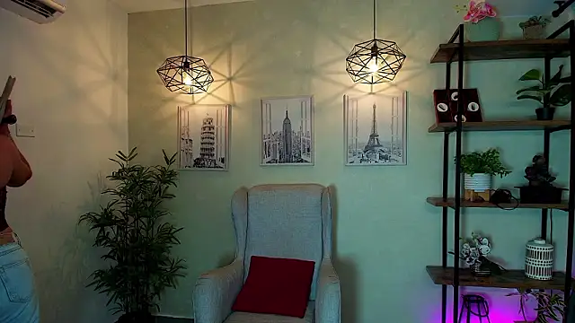 Snapshot of _Victoria_Collins chatting on February 4, 2026, 11:16 am Victoria Collins online show from February 4, 2026, 11:16 am