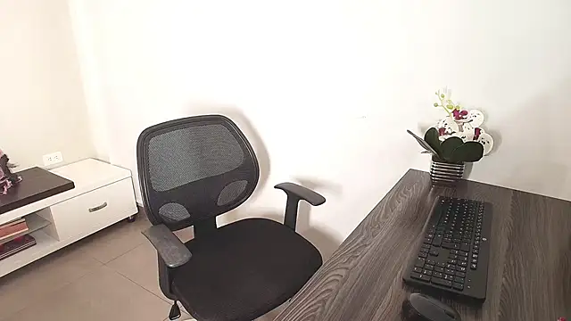 Snapshot of _Victoria_Collins chatting on October 17, 2025, 11:12 am Victoria Collins online show from October 17, 2025, 11:12 am