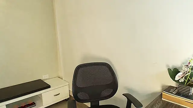 Snapshot of _Victoria_Collins chatting on October 11, 2025, 11:11 am Victoria Collins online show from October 11, 2025, 11:11 am