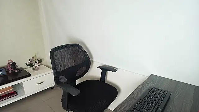 Snapshot of _Victoria_Collins chatting on October 24, 2025, 11:09 am Victoria Collins online show from October 24, 2025, 11:09 am