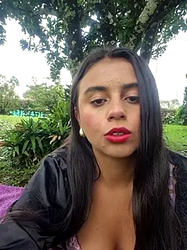 Lunaluxe1001 online show from November 5, 2025, 12:30 pm