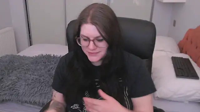 GothSuccubusBabe online show from February 25, 2026, 4:18 pm