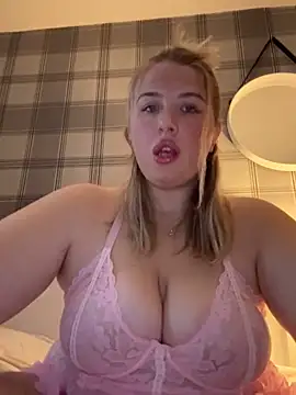 Snapshot of CutieCurvyGirlxo chatting on September 14, 2025, 5:02 pm CutieCurvyGirlxo online show from September 14, 2025, 5:02 pm