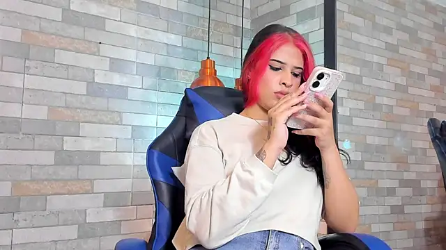 DixyPalmer online show from September 24, 2025, 7:31 pm