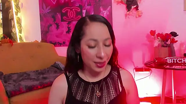 floraginette online show from November 3, 2025, 6:22 pm