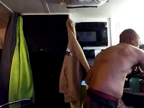 badboy2u2025 online show from December 3, 2025, 3:40 am