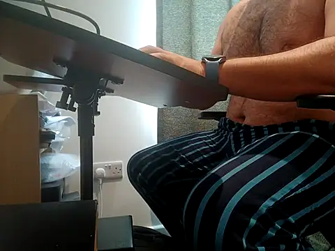 CloudyMuscleBeefy online show from October 9, 2025, 1:22 pm