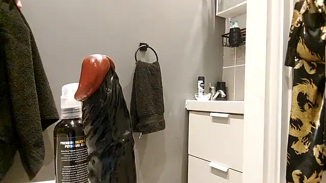 CloudyMuscleBeefy online show from September 22, 2025, 10:10 am