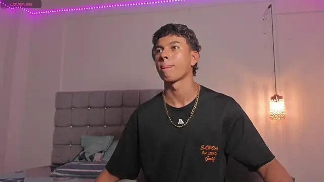 Snapshot of Santy_Stump chatting on November 1, 2025, 9:30 pm Santy Stump online show from November 1, 2025, 9:30 pm