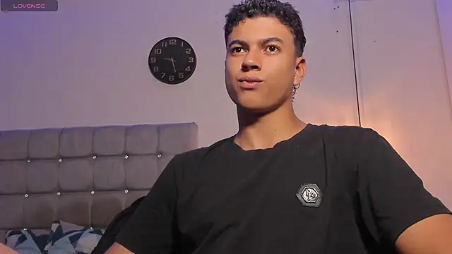 Snapshot of Santy_Stump chatting on November 9, 2025, 8:35 pm Santy Stump online show from November 9, 2025, 8:35 pm