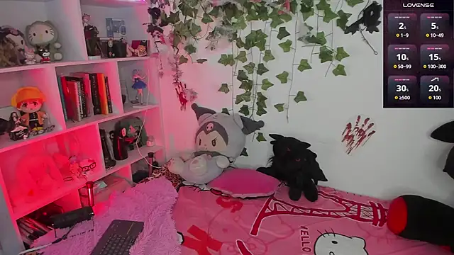 sarahminage  online show from November 20, 2025, 6:41 pm