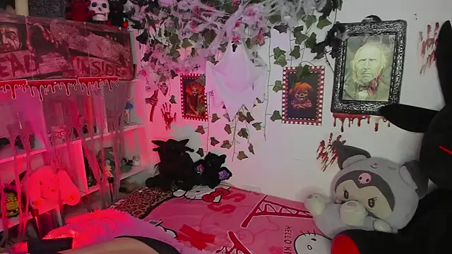 sarahminage  online show from October 23, 2025, 10:52 pm