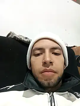 carlos69ho online show from November 13, 2025, 4:44 pm