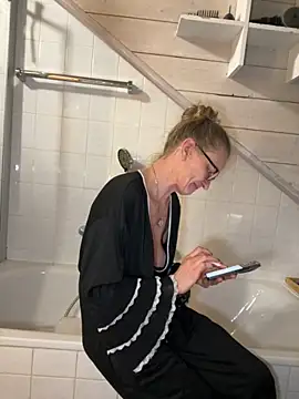 LucyLingerie78 online show from December 4, 2025, 8:08 pm