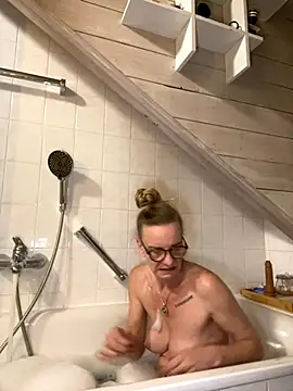 LucyLingerie78 online show from November 10, 2025, 7:41 pm