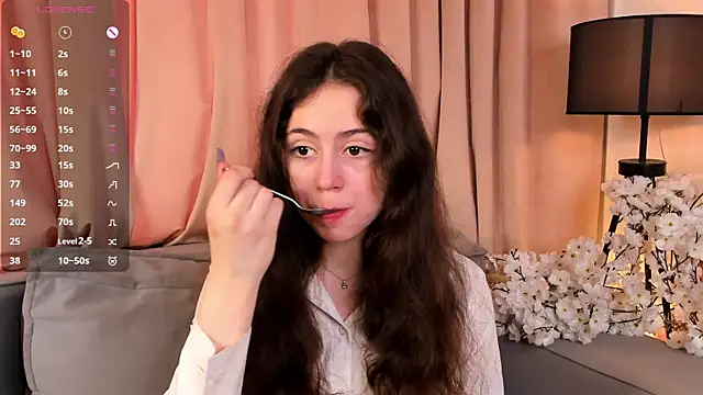 Snapshot of JulianaChapel chatting on September 9, 2025, 8:35 am JulianaChapel online show from September 9, 2025, 8:35 am