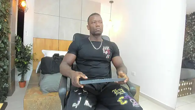 Snapshot of MarcusBlack_ chatting on September 12, 2025, 9:31 am MarcusBlack online show from September 12, 2025, 9:31 am