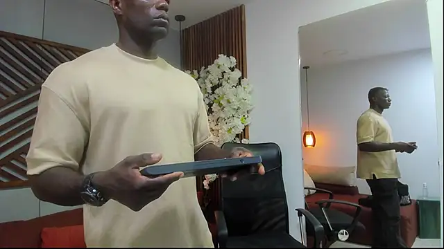 Snapshot of MarcusBlack_ chatting on October 6, 2025, 11:33 am MarcusBlack online show from October 6, 2025, 11:33 am