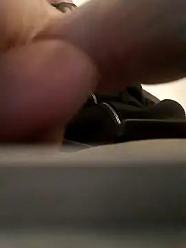 Snapshot of Vince072 chatting on October 2, 2025, 4:38 am Vince072 online show from October 2, 2025, 4:38 am