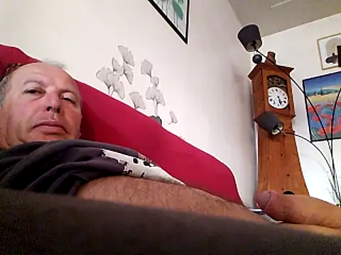 Vince072 online show from June 16, 2026, 4:45 am