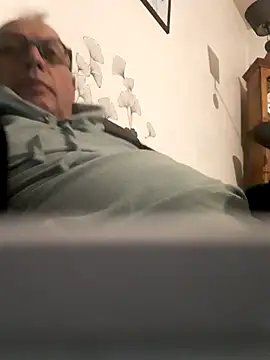 Snapshot of Vince072 chatting on September 26, 2025, 3:46 am Vince072 online show from September 26, 2025, 3:46 am