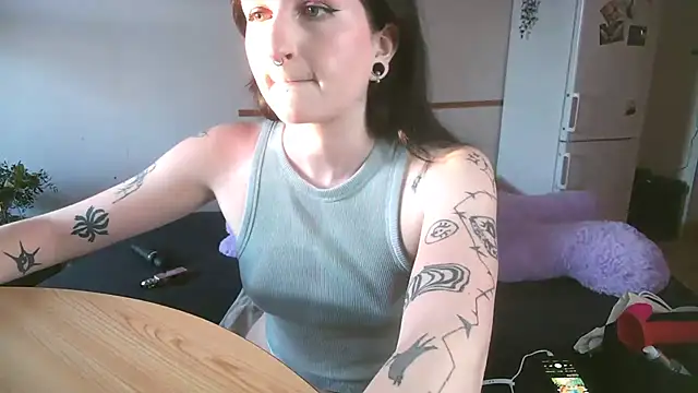 Violett3333 online show from March 21, 2026, 5:39 pm