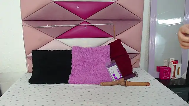 jazminslut online show from October 11, 2025, 1:17 am