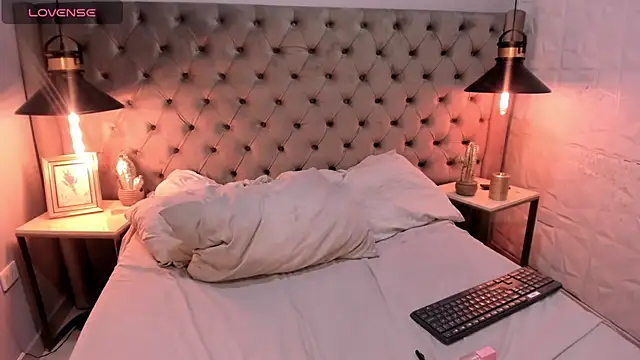 Anittatoro  online show from November 8, 2025, 7:28 pm