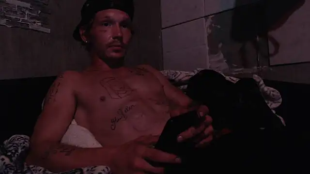 Snapshot of mastertrap chatting on October 1, 2025, 9:58 am mastertrap online show from October 1, 2025, 9:58 am