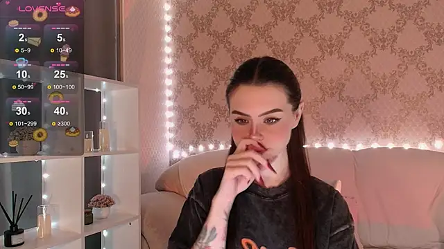 HolyMiax online show from November 23, 2025, 3:27 am