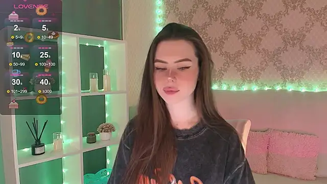 Snapshot of HolyMiax chatting on February 4, 2026, 3:34 am HolyMiax online show from February 4, 2026, 3:34 am