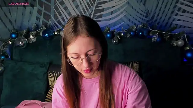 ChristyCrayme online show from December 20, 2025, 10:12 pm