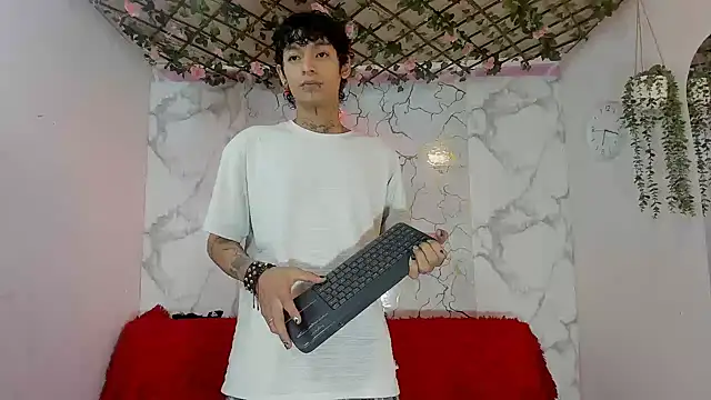 Bastian boyshot77 online show from April 17, 2026, 7:28 pm